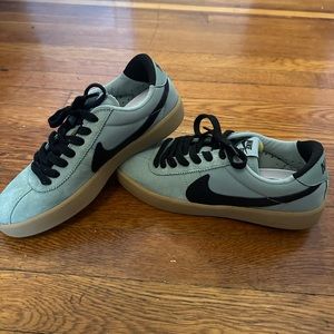 Nike Bruin React Jade Smoke Gum Sneakers (size 7)